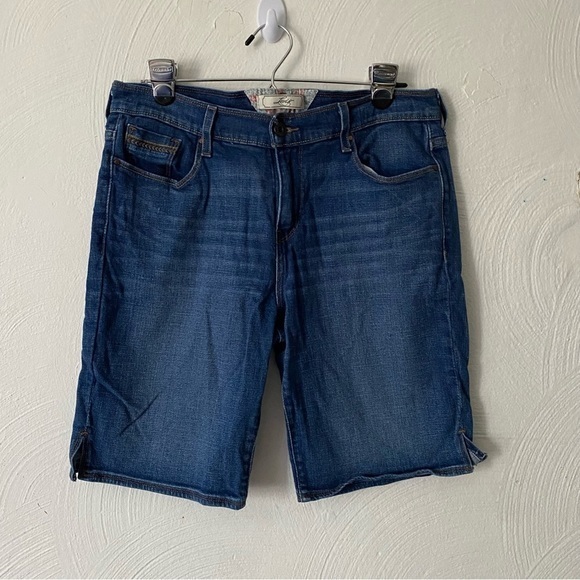 Levi’s Shorts Women’s‎ Size 10 Blue Jeans Dark Wash - Picture 1 of 12